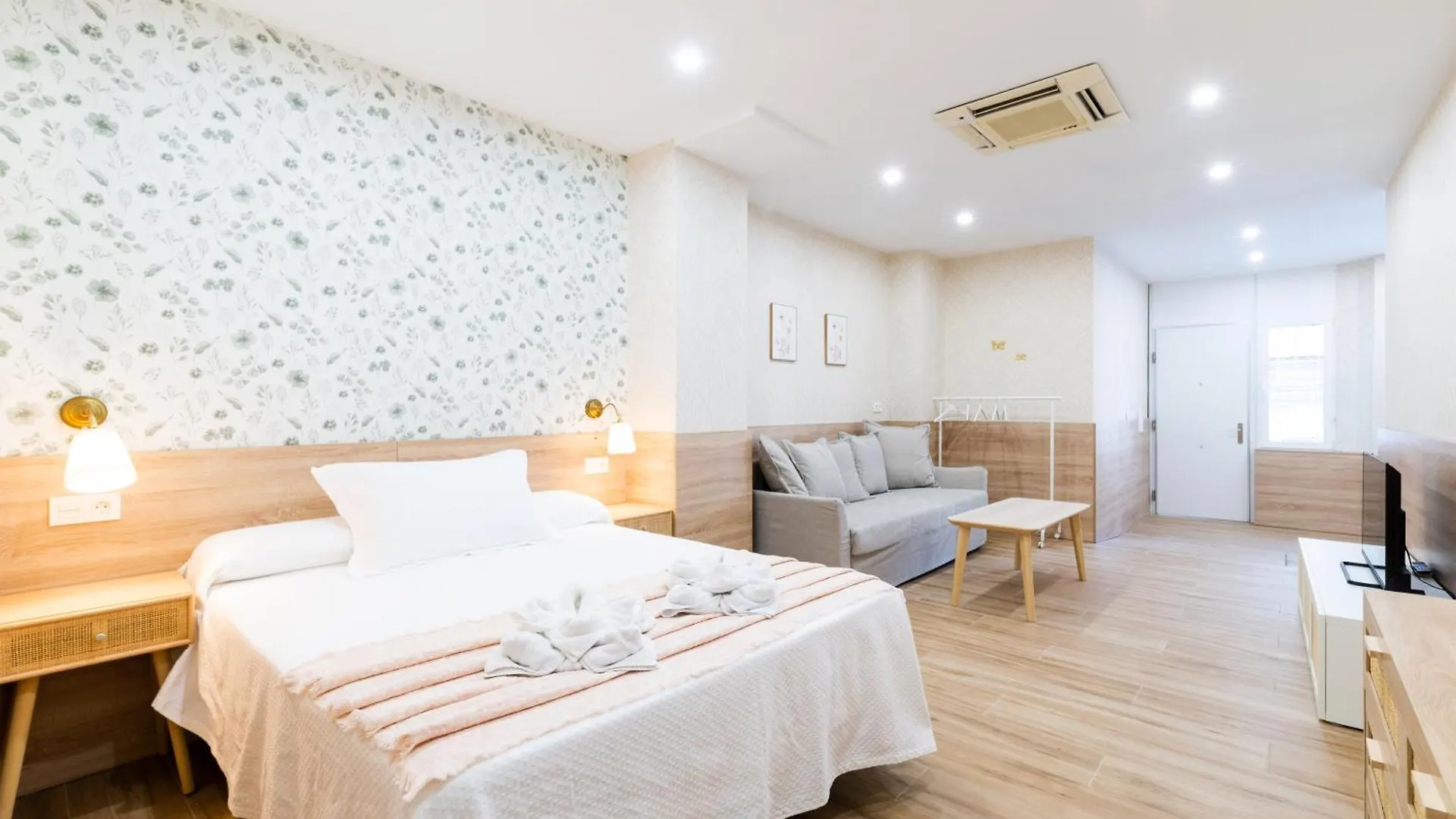 Estudio Reformado En Granada Spanien